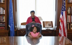 Bé gái đọc hơn 1.000 cuốn sách khi mới 4 tuổi