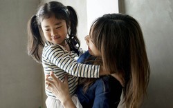 Mẹ ngỡ ngàng khi con 6 tuổi viêm phụ khoa