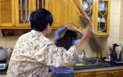 Lập đường dây nóng bảo vệ nạn nhân bạo lực gia đình