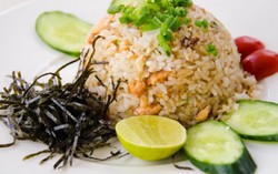 Cơm chiên cá hồi thơm mềm béo ngậy