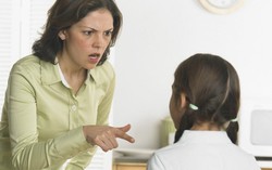 Con nổi bật trong mắt thầy cô nhưng luôn bị mẹ chê bai 