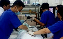 Khen thưởng kíp mổ cứu sống mẹ con sản phụ vỡ tử cung