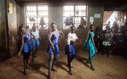 Giấc mơ ballet từ khu ổ chuột của những bé gái chân trần