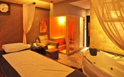 Bắt quả tang nữ nhân viên "mát-xa kích dục" trong phòng vip khách sạn