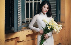 Bà mẹ ‘tuổi băm’ Hà thành dịu dàng, trẻ trung như thiếu nữ bên hoa loa kèn