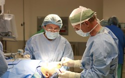 Quỹ Nâng bước tuổi thơ điều trị miễn phí cho trẻ bị u sợi thần kinh