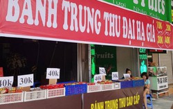 Sau rằm tháng Tám, bánh trung thu hạ giá còn từ 10.000 đồng/chiếc