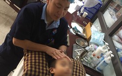 Vừa ngủ dậy bé 8 tuổi bị lệch mặt do liệt dây thần kinh