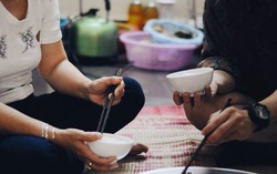 'Về nhà ăn cơm' kết nối gia đình với người 'lạc giới'