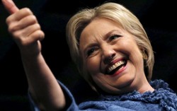 Bà Hillary lại tái lập ưu thế dẫn điểm trước ông Trump