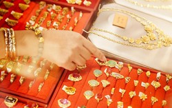 Giá vàng sáng 23/8: Giảm sâu, xuống mức thấp nhất trong 2 tuần qua