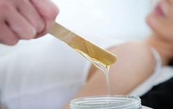 Tẩy lông bằng… đường
