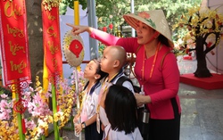 TPHCM: Hàng ngàn trẻ em khó khăn, mồ côi được đi chơi Tết sớm