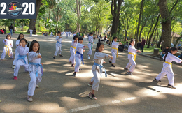 Hàng trăm em nhỏ biểu diễn võ thuật, gửi yêu thương đến Mottainai 2020