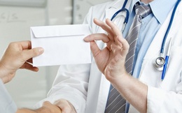 Người bệnh không đưa phong bì cho y bác sĩ là tôn trọng nhân viên y tế
