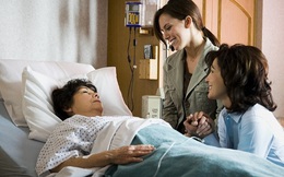 Thói quen thăm người ốm tại bệnh viện: Duy trì hay bỏ?