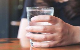 Nhiều người có thói quen uống nước kiểu “hủy hoại” thận mà không biết