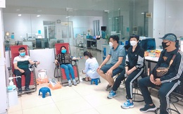 4 người ở Quảng Ninh hiến máu trong đêm cứu sản phụ bị rau tiền đạo có nhóm máu cực hiếm