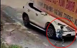 Mẹ lái xe ô tô bất cẩn đâm chết con trai 4 tuổi ở Thái Nguyên