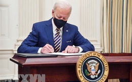 Tổng thống Mỹ ký ban hành luật chống thù hận đối với người gốc Á