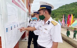 Bộ đội hải quân và người dân tuyến đảo Tây Nam bầu cử sớm 