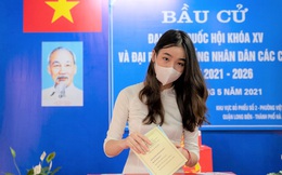 Thiếu nữ Hà thành 18 tuổi xúc động, tự hào lần đầu đi bầu cử