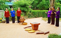 Nữ nghệ nhân trao truyền điệu hò khoan cổ