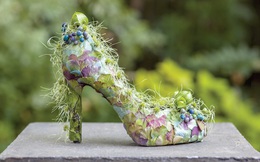 Giày cao gót được thiết kế từ lá và hoa
