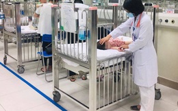 Bé 31 tháng tuổi cùng phụ huynh đi mua đồ ăn, bị tai nạn giao thông tiên lượng rất nặng