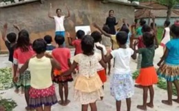 Ấn Độ: Thán phục cô bé 11 tuổi mở lớp học miễn phí cho trẻ em