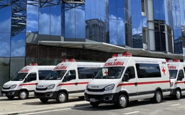 Tặng TPHCM 30 xe cứu thương và 25 xe tiêm vaccine lưu động 