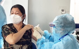 Gần 600.000 liều vaccine AstraZeneca Covid-19 về đến Việt Nam