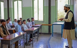 Afghanistan: Mở lại trường trung học dành riêng cho học sinh nam