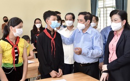 Thủ tướng thăm trường học ở "Thủ đô kháng chiến" nhân dịp khai giảng
