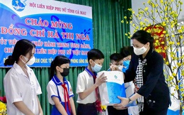 Chủ tịch Hội LHPN Việt Nam tặng quà Xuân tại Cà Mau