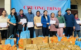 Lãnh đạo Hội LHPN Việt Nam thăm hỏi, chia sẻ với bà con vùng lũ Kỳ Sơn