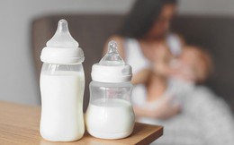 Hướng dẫn cách nhận biết sữa mẹ trữ đông bị hỏng