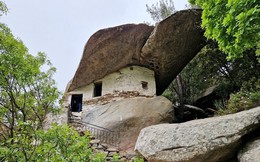 Những ngôi nhà ngụy trang chống cướp biển trên đảo Ikaria