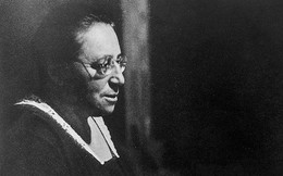 Emmy Noether: Người phụ nữ đã phát triển một trong những định lý đẹp nhất trong vật lý
