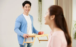 Tôi xấu hổ khi thấy 2 người phụ nữ mang tiền và bánh tới cảm ơn chồng