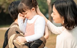 Con gái 10 tuổi bấm chuyển khoản nhầm 100 triệu đồng, cách xử lý của mẹ quá tinh tế
