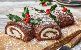Tại sao trên thế giới món bánh trông như khúc gỗ lại trở thành "huyền thoại" trong đêm Giáng Sinh?