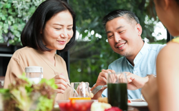 Anh trai dẫn bạn gái về giới thiệu khiến cả nhà đứng ngồi không yên