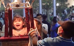 Hàng ngàn người đổ về Hồ Gươm chụp ảnh khinh khí cầu khổng lồ