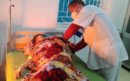 Mâu thuẫn với bạn, 3 học sinh ăn lá ngón tự tử
