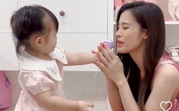 "Soi" tủ quần áo đồ sộ của con gái Đông Nhi