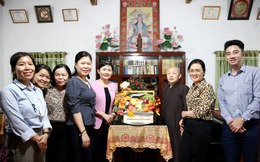 Hội LHPN Việt Nam thăm chùa Kim Liên, chúc mừng Đại lễ Phật đản 2022