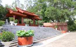 Khu di tích mộ bà Hoàng Thị Loan