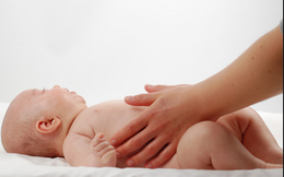 Bé 10 tháng tuổi phải cắt bỏ tinh hoàn