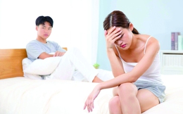Mới kết hôn đã phát hiện chồng đi karaoke “tay vịn”